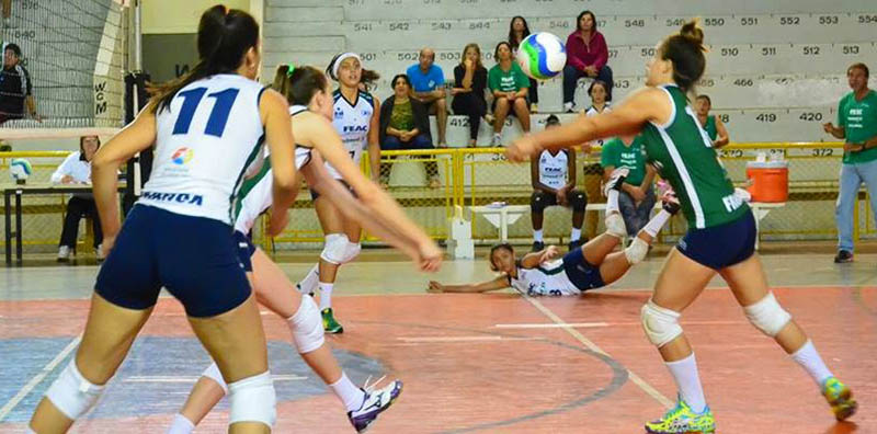 Atletas de Franca durante partida em casa (foto: reprodução)